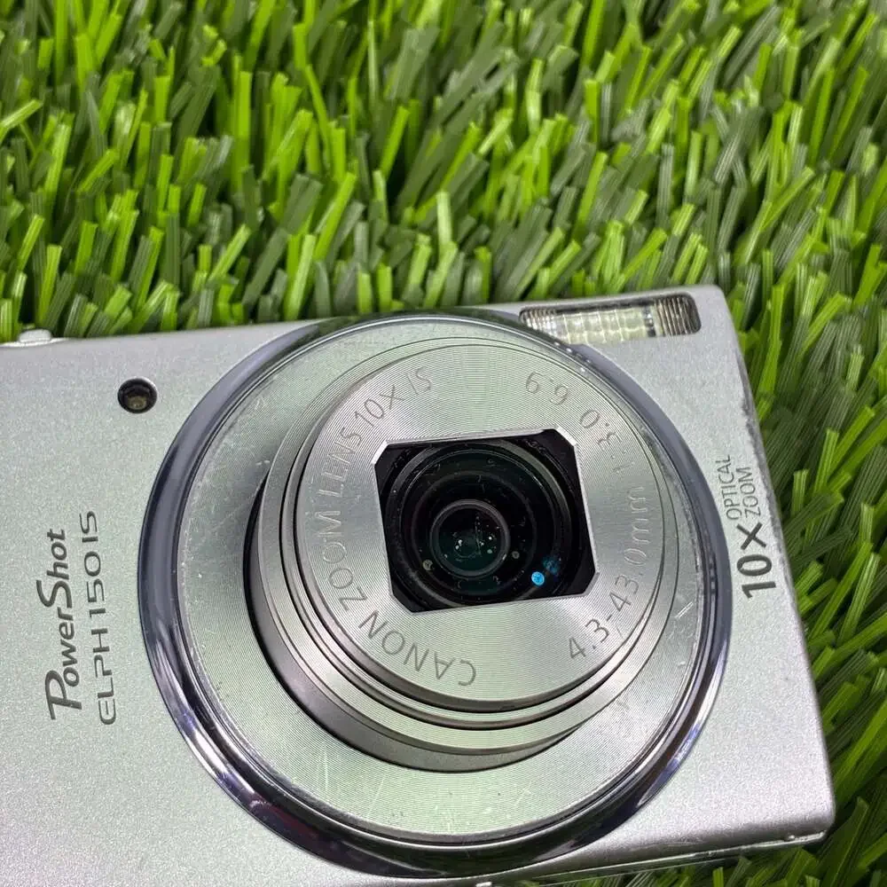Canon PowerShot ELPH 150 IS 20.0 Megapixel Compact Digital Camera Bundle